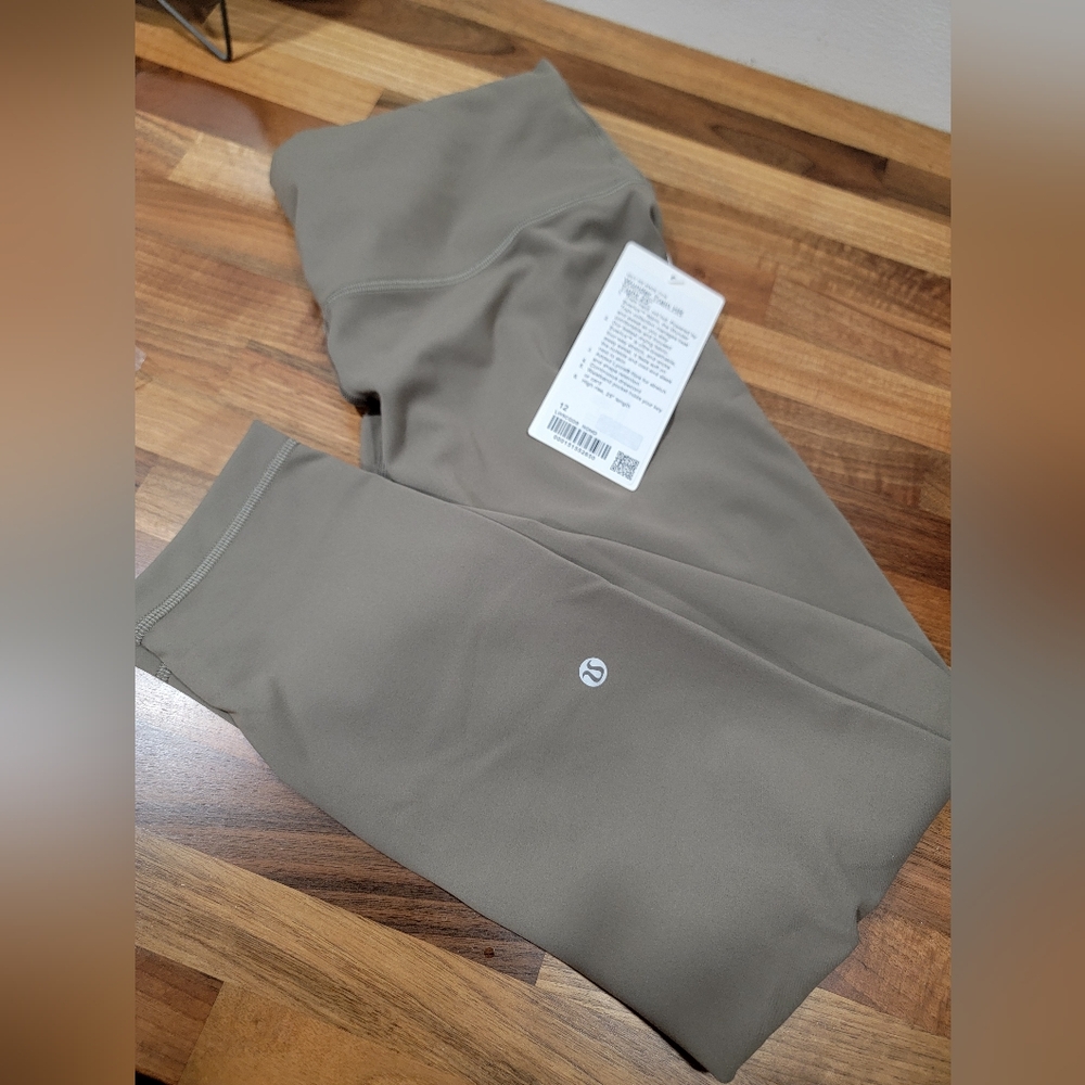 NWT Lululemon Wunder Train HR Tight 25" Size 12 - Picture 5 of 8